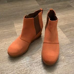 New SOREL boots size 10.5 color orange